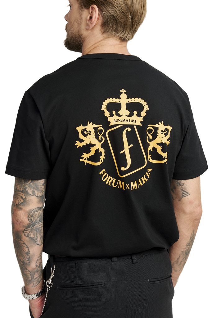 Lauri is 5'10" wearing size medium